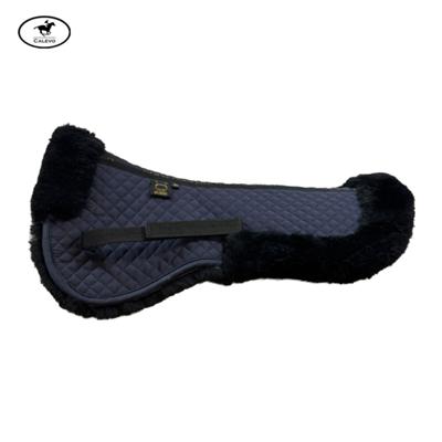 Lammfell Sattelkissen mit Fellrand vorne+hinten -- CALEVO.com Shop