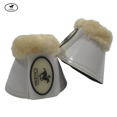 Calevo - PONY LACK Kunstleder Springglocken m. Lammfell -- CALEVO.com Shop