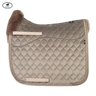 Mattes - Schabracke mit Lammfell SAMT CRYSTAL - WINTER 2026 -- CALEVO.com Shop